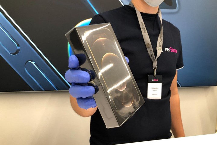 Продажи iPhone 12 mini и Pro Max стартовали в России