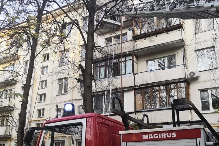 Пожарные спасли ребенка из огня в районе Гольяново
