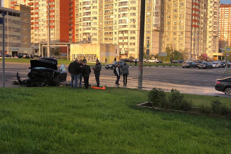 Два человека пострадали при столкновении автомобилей на северо-западе Москвы