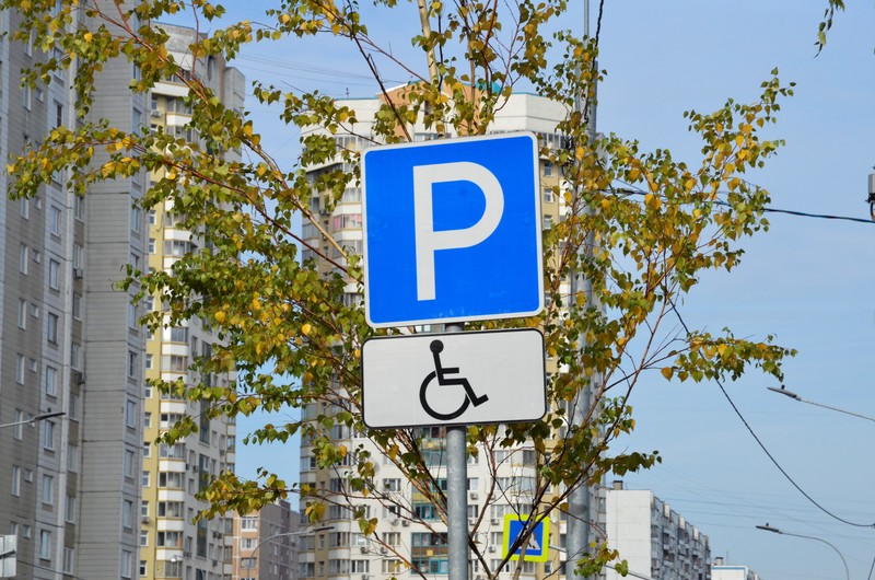 ЦОДД оценил правила использования парковок для инвалидов