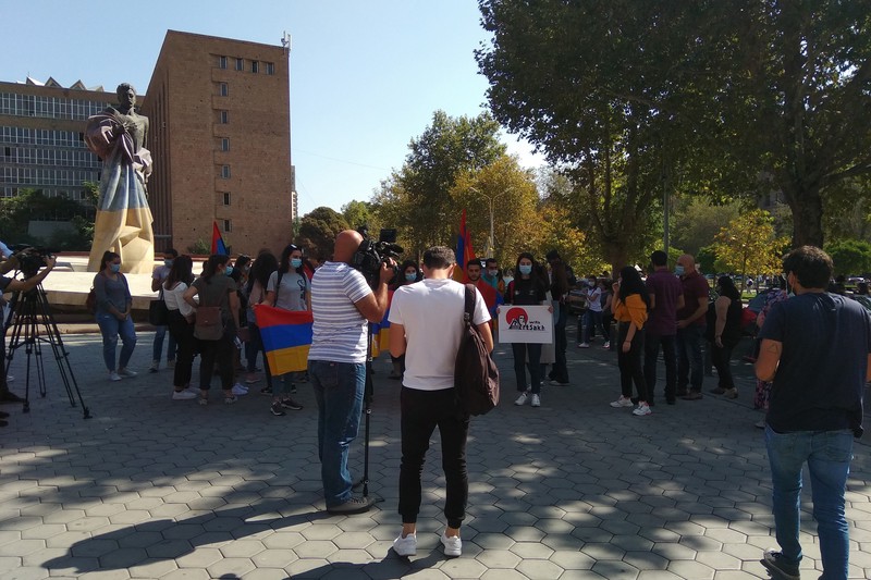 Жители Армении рассказали, как помогают беженцам из Карабаха