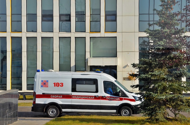 СМИ: Один человек погиб после лобового столкновения двух машин в Подмосковье