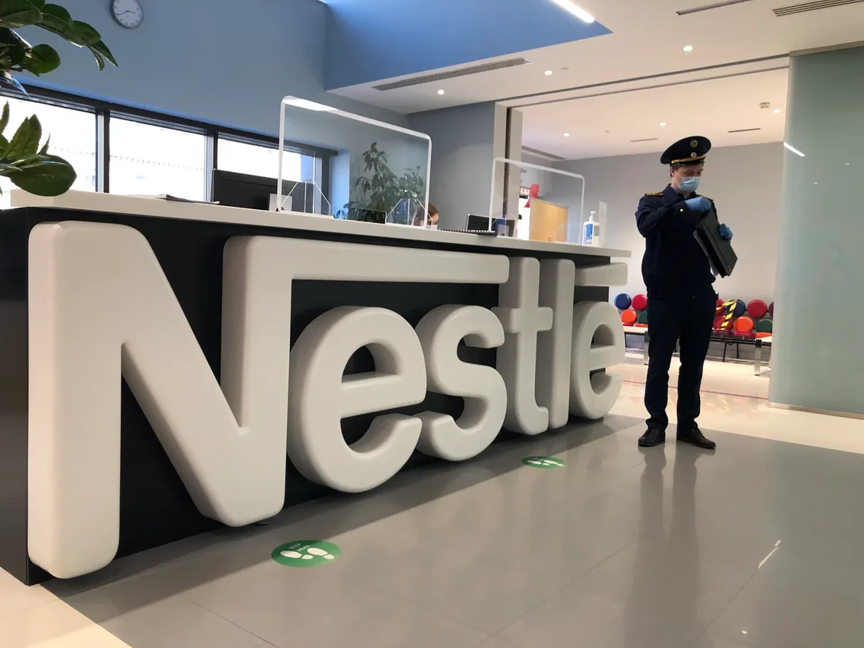 Компанию Nestle первой в Москве могут оштрафовать за нарушение требования об удаленке