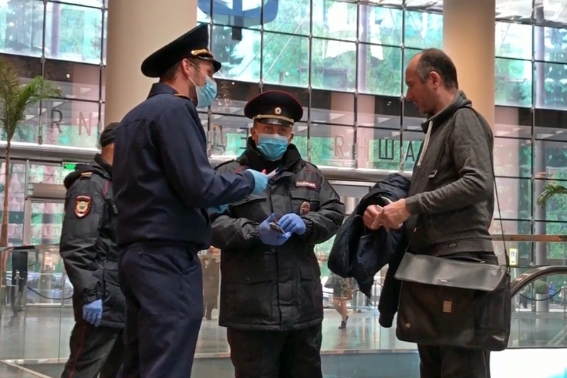 Отсутствие масок и перчаток обернулось для работников «Москва-Сити» штрафом