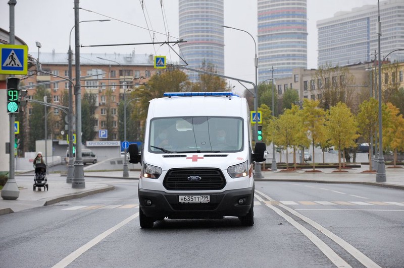 Один человек пострадал при аварии с автобусом и двумя иномарками в Москве 