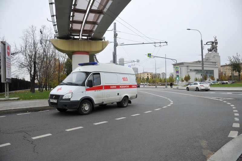 СМИ: Водитель автомобиля наехал на ребенка в Москве и скрылся с места ДТП