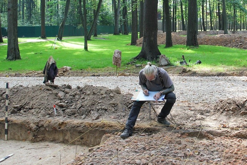 Археологи обнаружили предметы старины при реставрации усадьбы Измалково