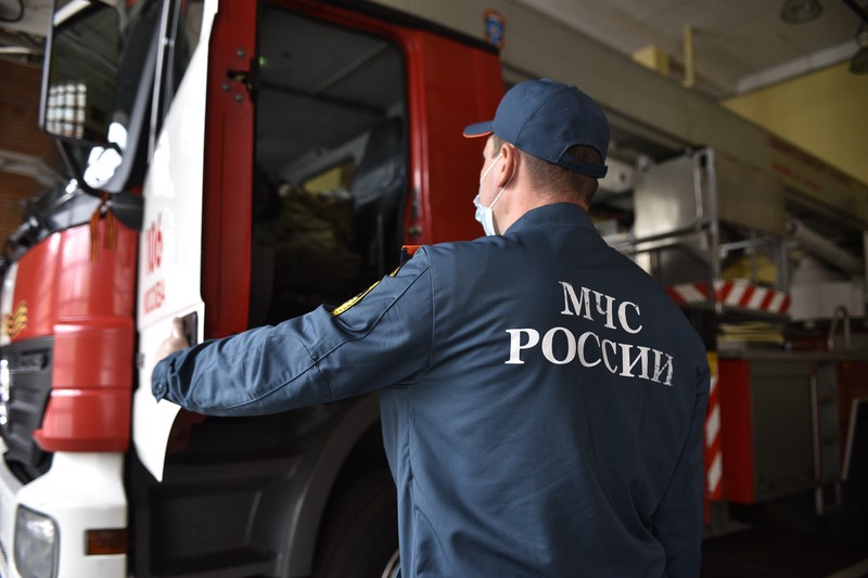 Спасатели ликвидировали возгорание автомобиля на Котельнической набережной