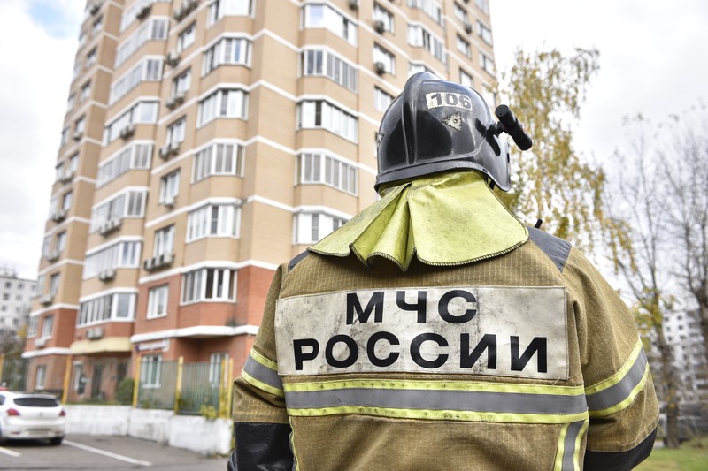 Одного человека спасли при пожаре в квартире на севере Москвы