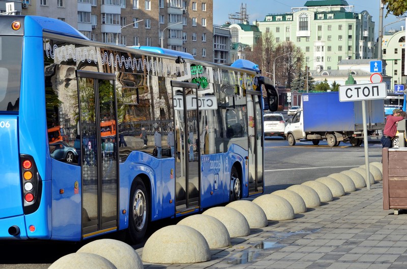 Более 185 миллионов москвичей передвигались на коммерческих автобусах в 2020 году