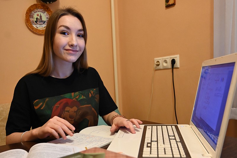 Врач поддержала продление дистанционного обучения школьников в Москве