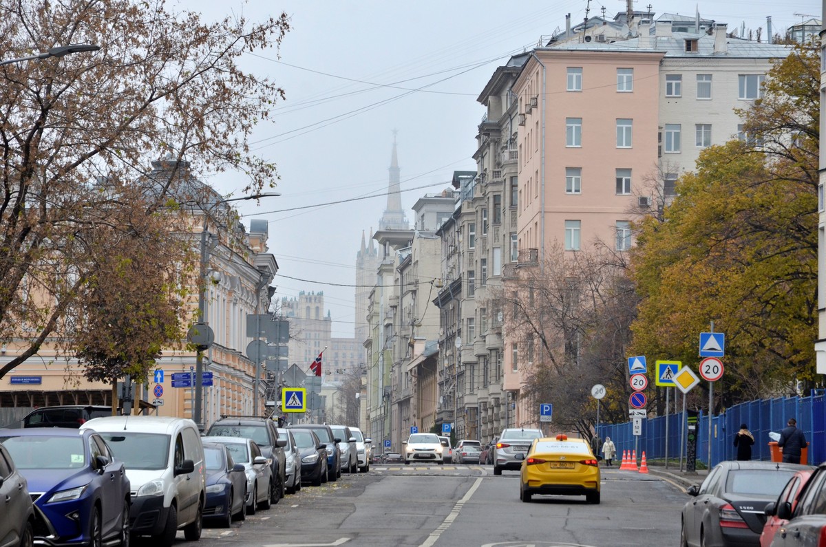 Движение транспорта ограничат с 1 октября на ряде улиц в центре Москвы