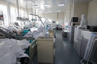 Вирусолог рассказал о двух прогнозах по окончанию пандемии коронавируса