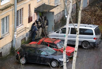 Взявший в заложники детей под Петербургом арестован на два месяца