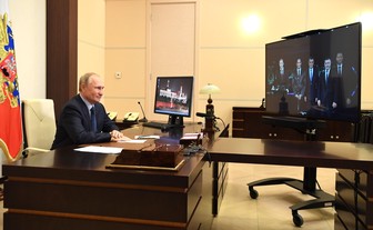 Путин открыл цех по производству вакцины от коронавируса в Братске
