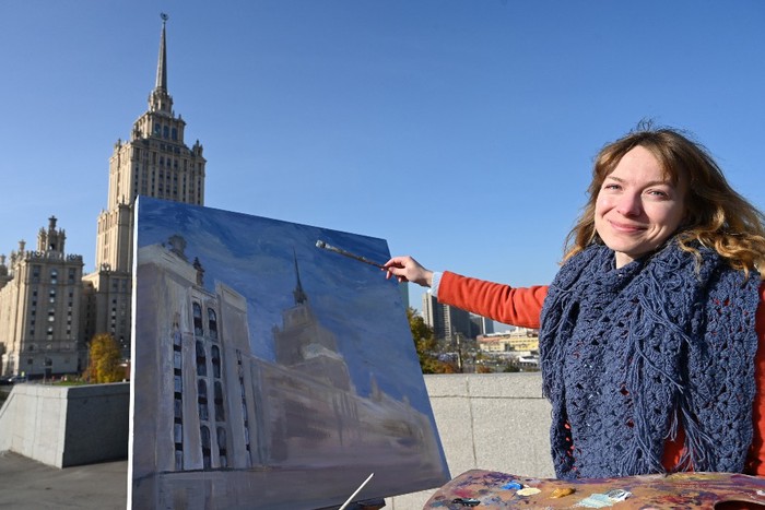 Ремонт глазами художника. Процесс преображения домов оживает на холстах