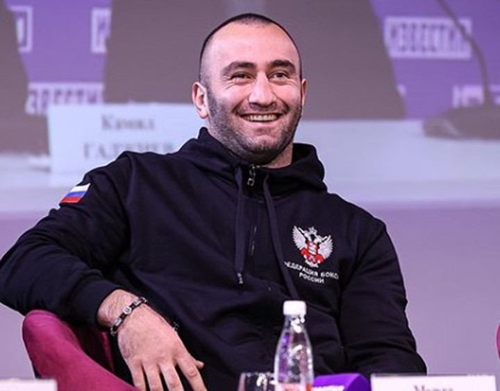 Боксер Мурат Гассиев выиграл у Нури Сефери в первом раунде
