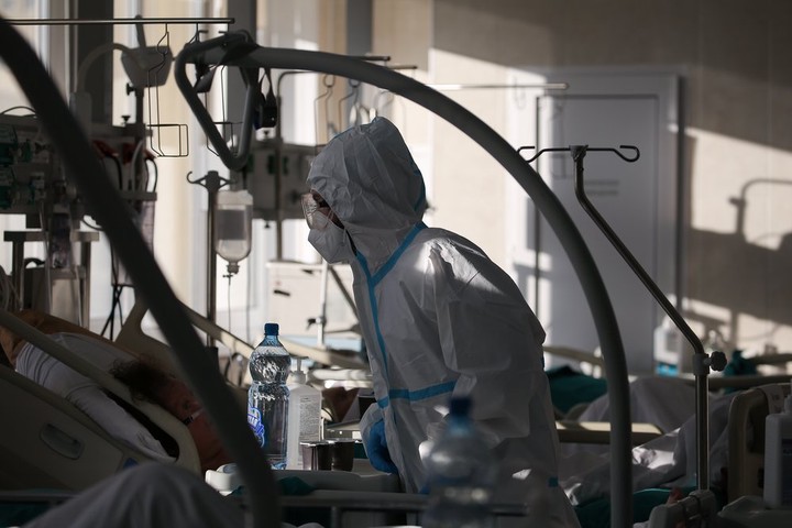 Для лечения пациентов с COVID-19 в России свободно 30 процентов коек