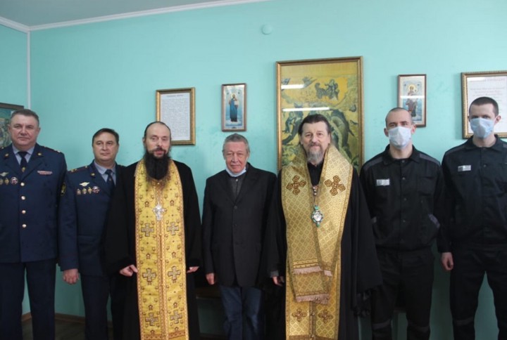В ФСИН объяснили, почему священники были без масок на встрече с Ефремовым в СИЗО