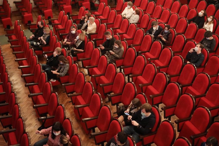 Власти Подмосковья увеличили допустимое число зрителей в театрах и на концертах