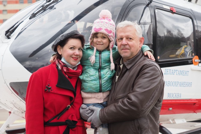 Встреча с ангелом-хранителем: пятилетняя Варя смогла поблагодарить спасшего ее пилота спустя два года гл