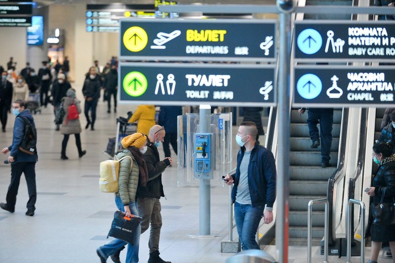 Почти 40 рейсов задержали и отменили в аэропортах Москвы