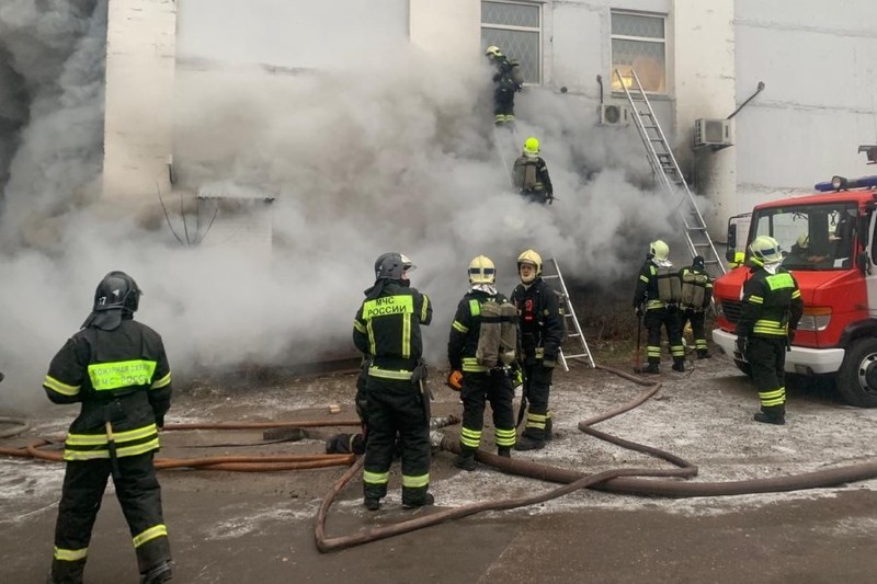 Пожар на складе на Варшавском шоссе в Москве локализовали