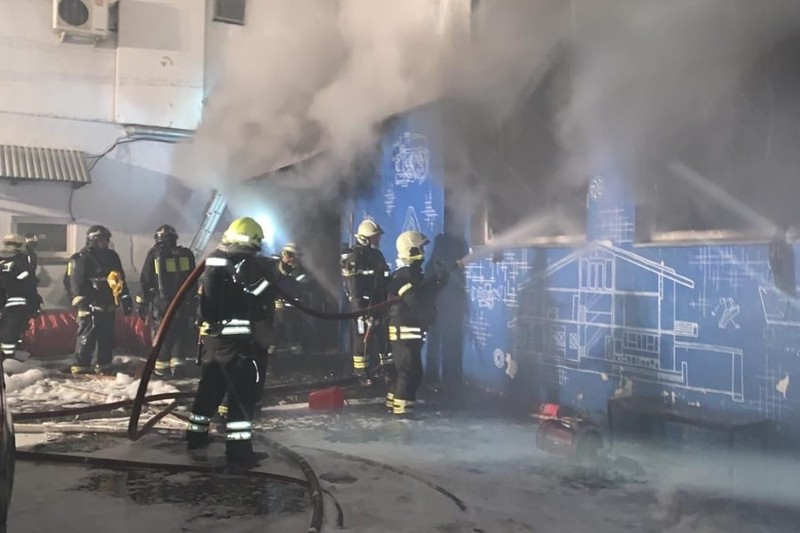 Пожар на складе в промзоне на юге Москвы полностью потушили