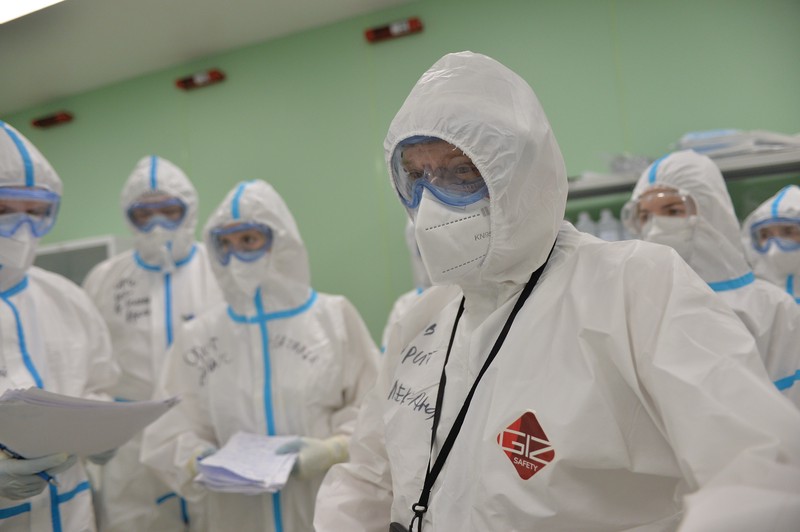 Почти 18 тысяч новых случаев коронавируса выявлено в России за сутки
