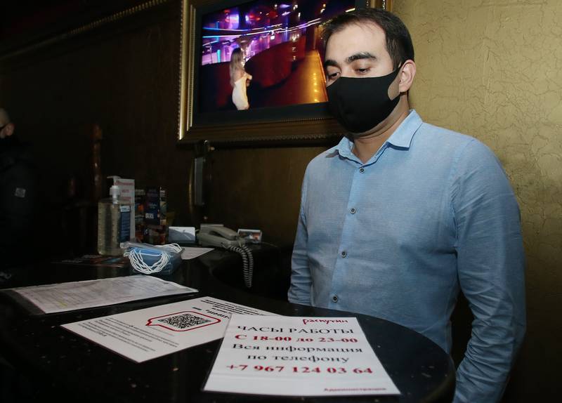 Запрет на ночную работу клубов и баров продлили в Москве