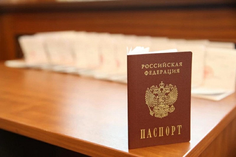 Торжественное вручение первых паспортов впервые прошло во флагманском офисе «Мои документы» ЮАО