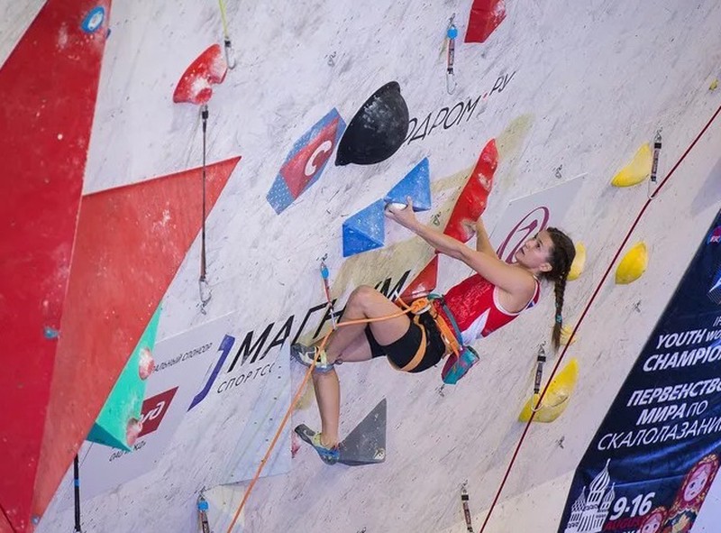 Скалолазка Виктория Мешкова победила на чемпионата Европы в многоборье