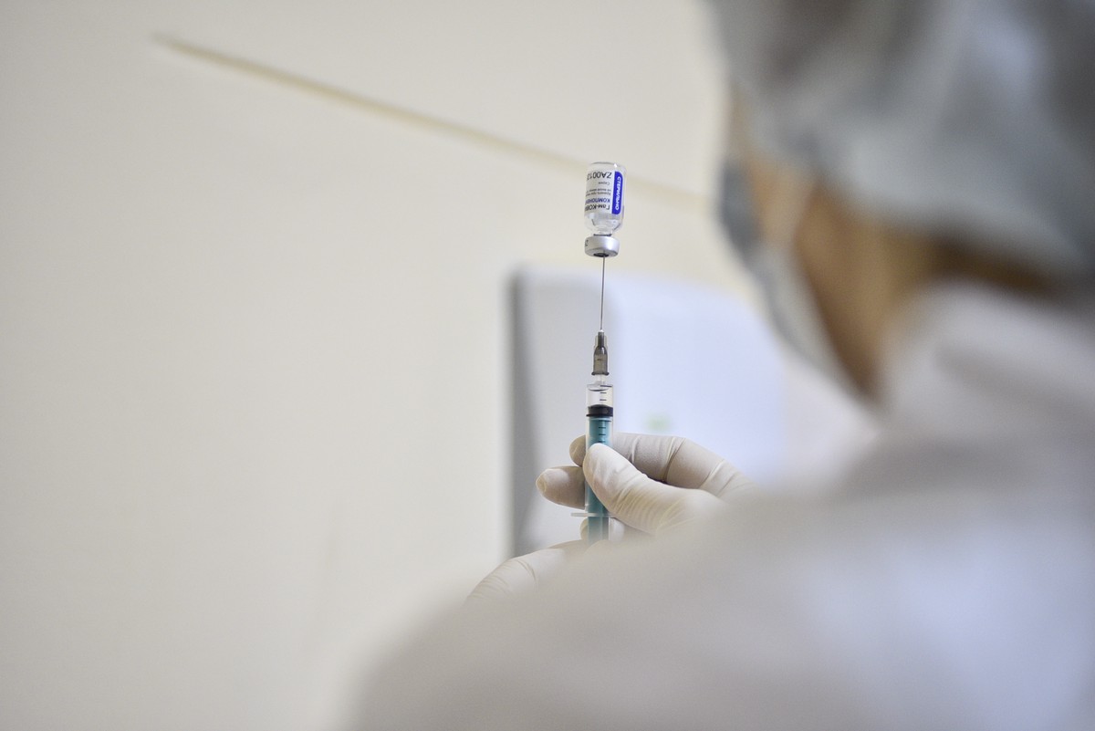 «Не вакцинируйтесь»: почему некоторые врачи выступают против прививок от коронавируса