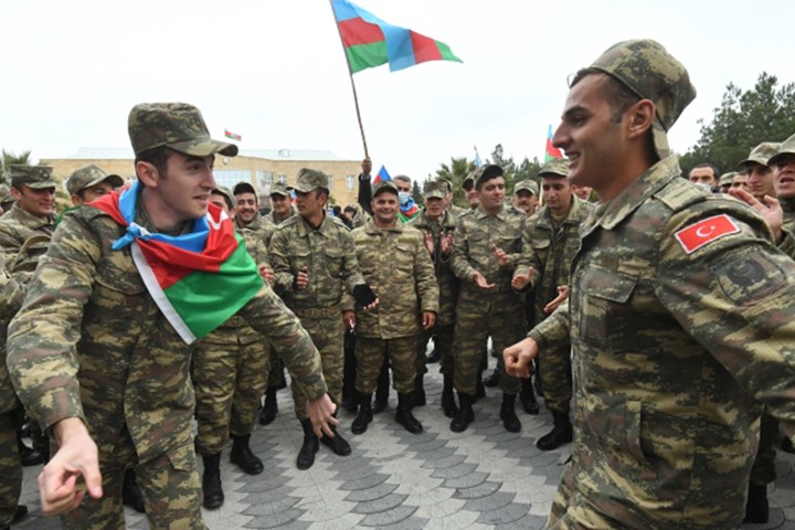 Демобилизация военных началась в Азербайджане