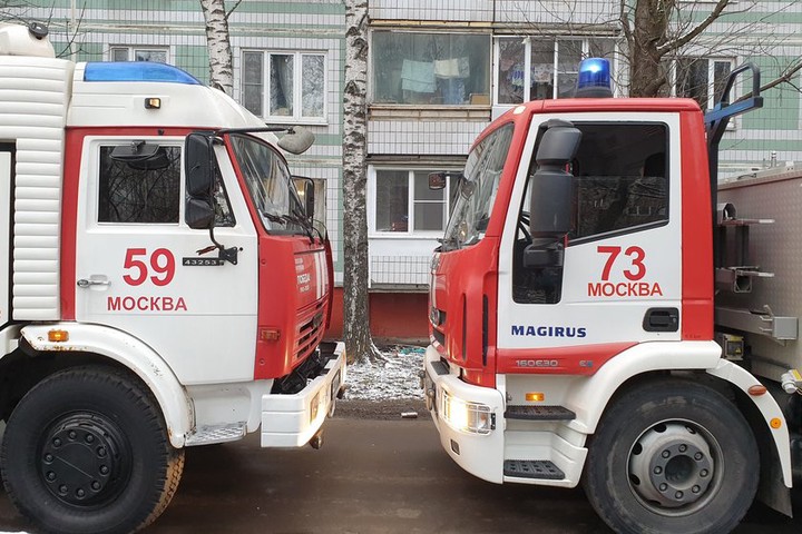 Около 10 человек эвакуировали из-за пожара в жилом доме на востоке Москвы