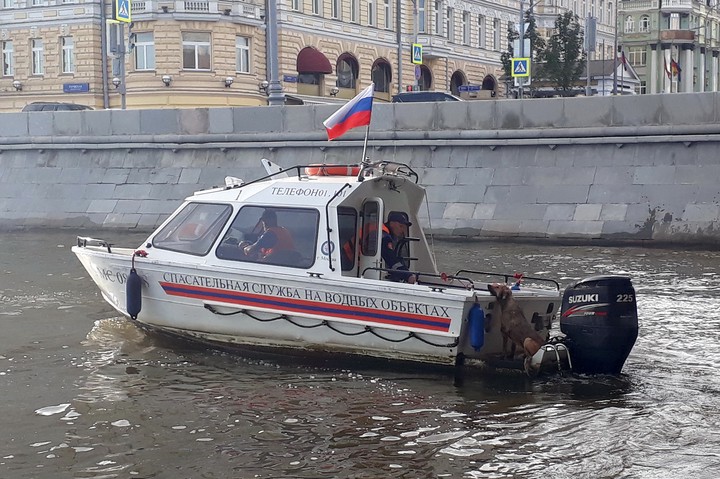 Жителей столицы предупредили об опасности выхода на тонкий лед водоемов