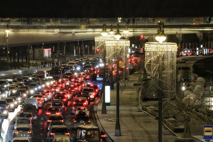 Новые светофоры с квадратными секциями появились в Москве