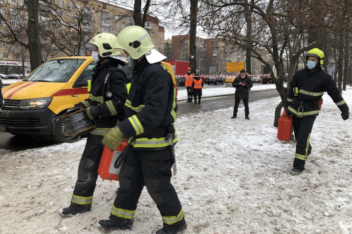 Человека спасли из горящей квартиры в доме на востоке Москвы