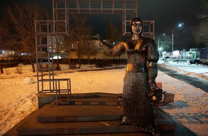 «Это жуть»: памятник «Аленке» напугал жителей российского города
