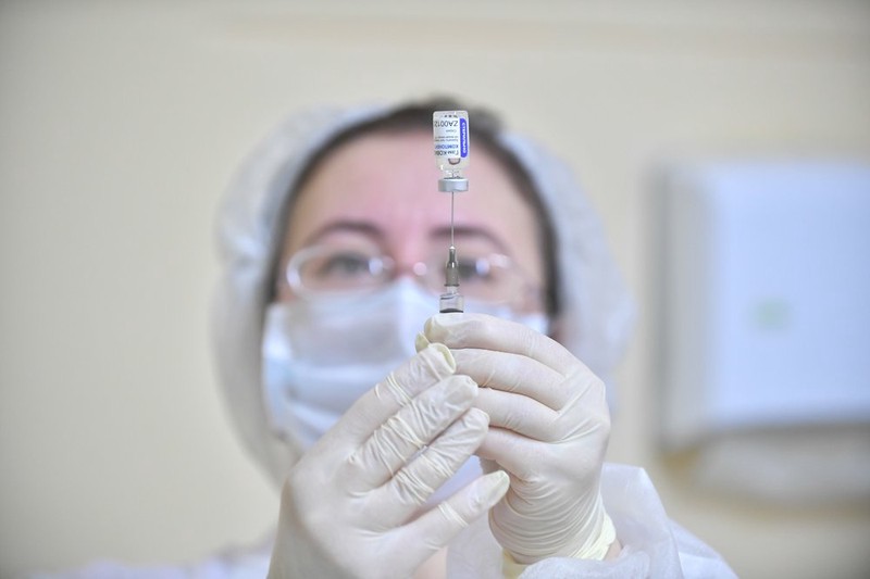 Гинцбург оценил эффективность вакцины «Спутник V»