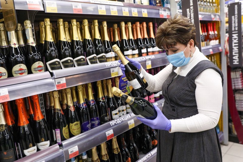 Эксперт Роскачества дала советы, как правильно выбрать шампанское