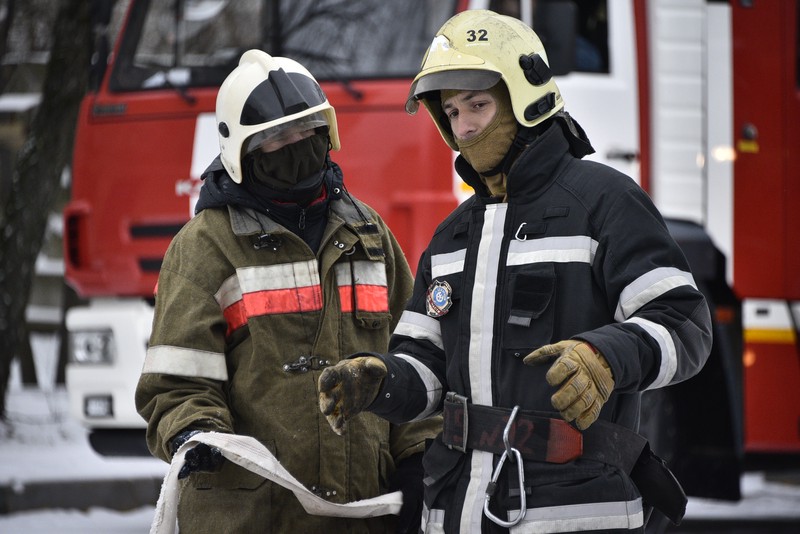 Пожарные ликвидировали открытое горение на складе в Одинцове