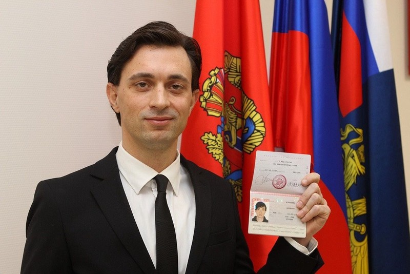 Просивший у Путина российское гражданство итальянский волонтер получил паспорт