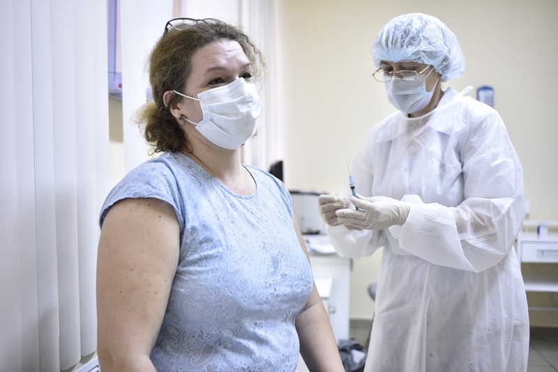Более 200 тысяч россиян получили вакцину «Спутник V» вне клинических испытаний