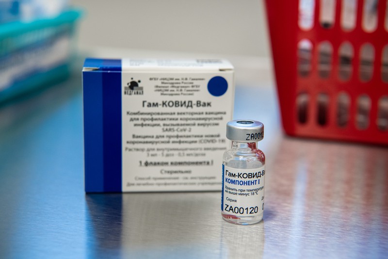 Венгрия получила шесть тысяч доз российской вакцины от COVID-19