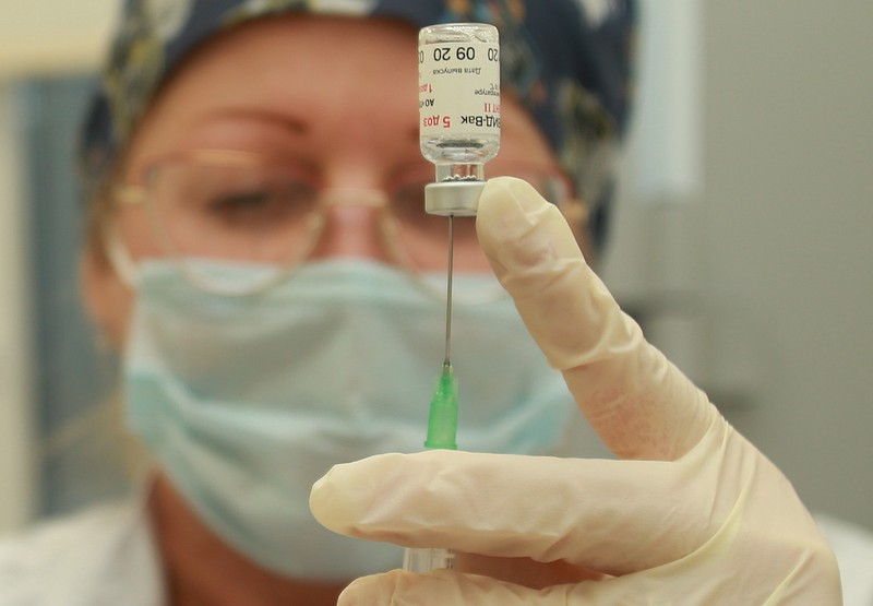 Санкт-Петербург ждет 100 тысяч доз вакцины от CОVID-19 на первом этапе
