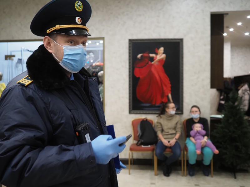Жители Москвы нарушили введенные меры по коронавирусу больше 328 тысяч раз