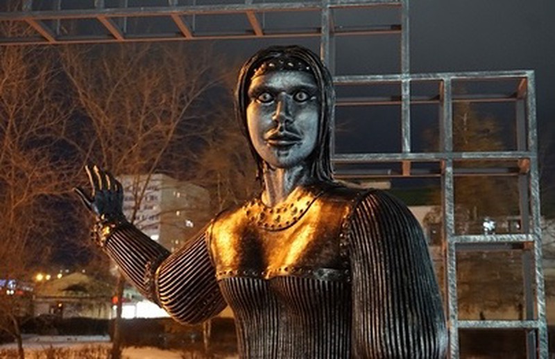 «Это жуть»: памятник «Аленке» напугал жителей российского города