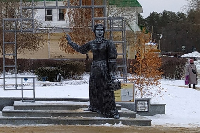 Памятник Аленке в Нововоронеже вернут изготовителю за миллион рублей