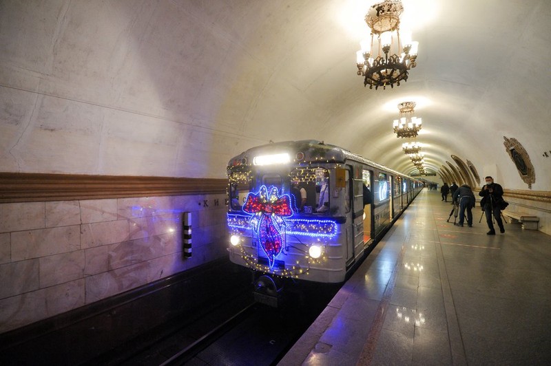 Более четырех тысяч поездов будут работать в столичном метро в новогоднюю ночь
